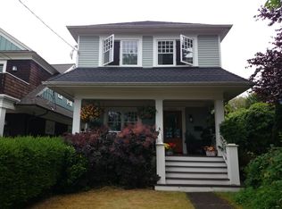 5550 Kenwood Pl N, Seattle, WA 98103