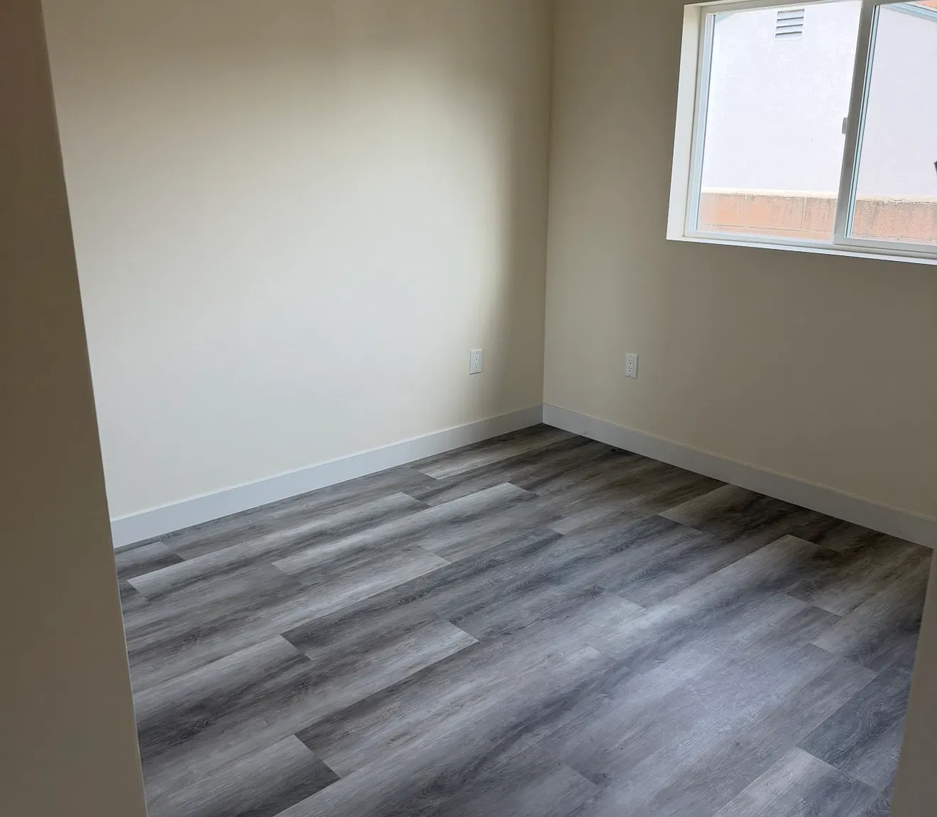 2 bed, 800 sqft, $2,400 — Photo 3