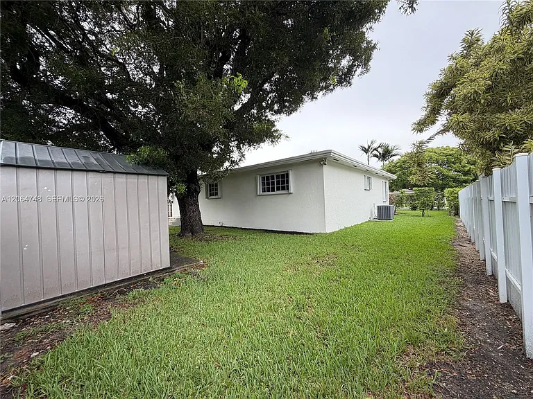 6746 SW 32nd Ter — Photo 26