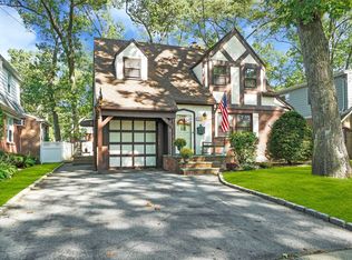 321 E Dover St, Valley Stream, NY 11580