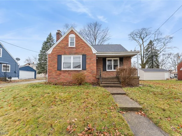 959 9th St NE, Massillon, OH 44646