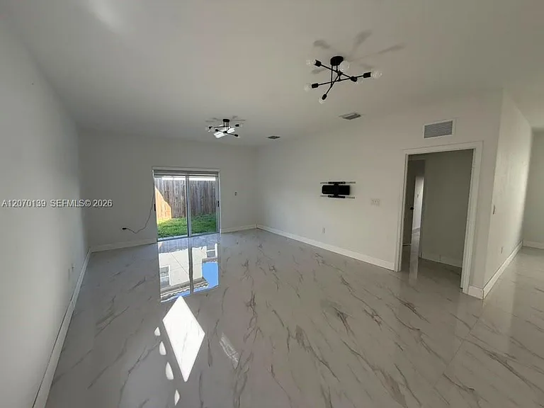 1409 SE 26th Ter — Photo 11