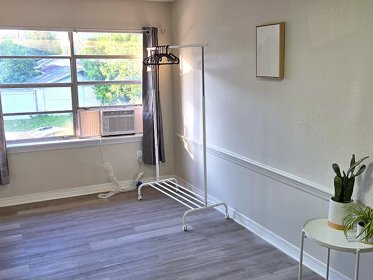 2608 W Jackson St #B — Photo 3
