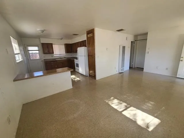 724 Commercial Ave #A — Photo 3