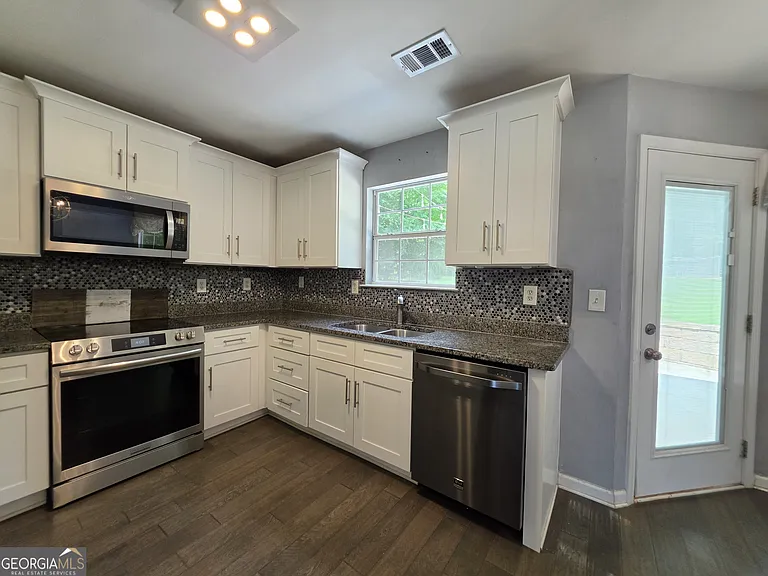 241 Hamilton Dr — Photo 5