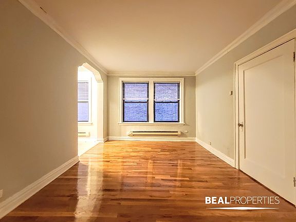 2nd image of 425 W Roscoe St #425106