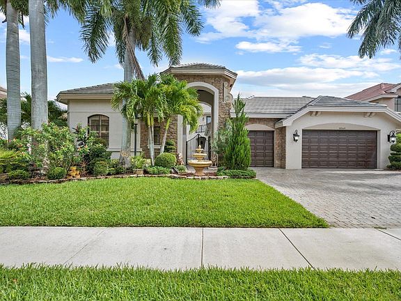 2nd image of 10569 Versailles Blvd