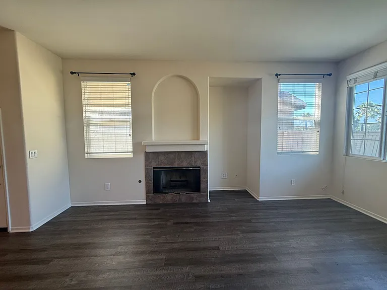 1357 Burgundy Dr — Photo 17