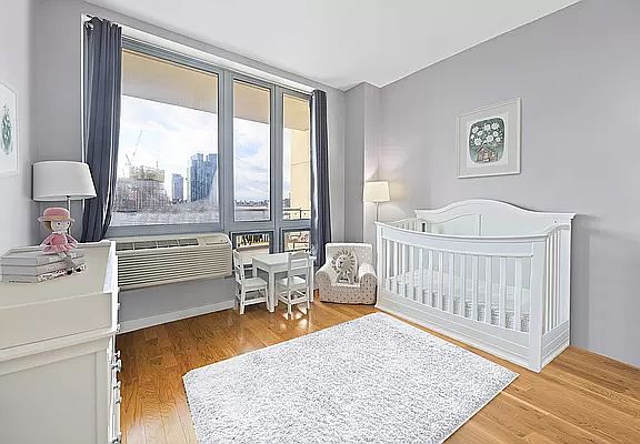 5th image of 5-49 Borden Ave #5M