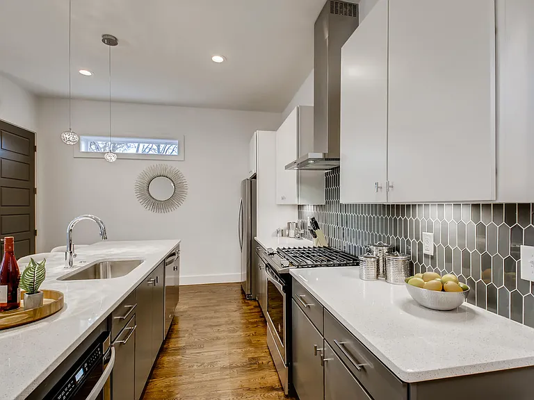 2708C Larmon Dr — Photo 7