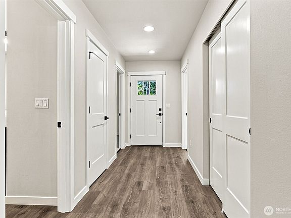 4th image of 18042 Highland Court SE