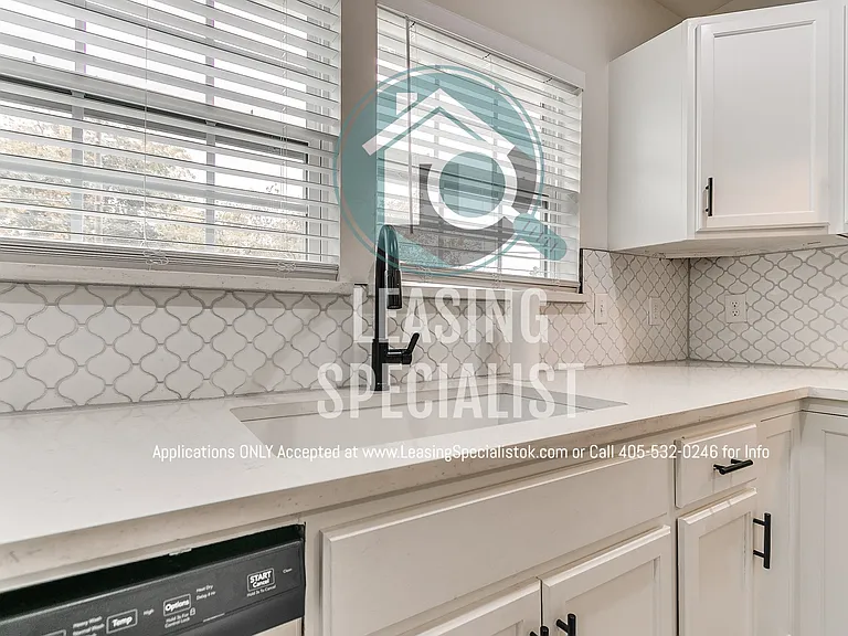 303 E Frank St — Photo 25