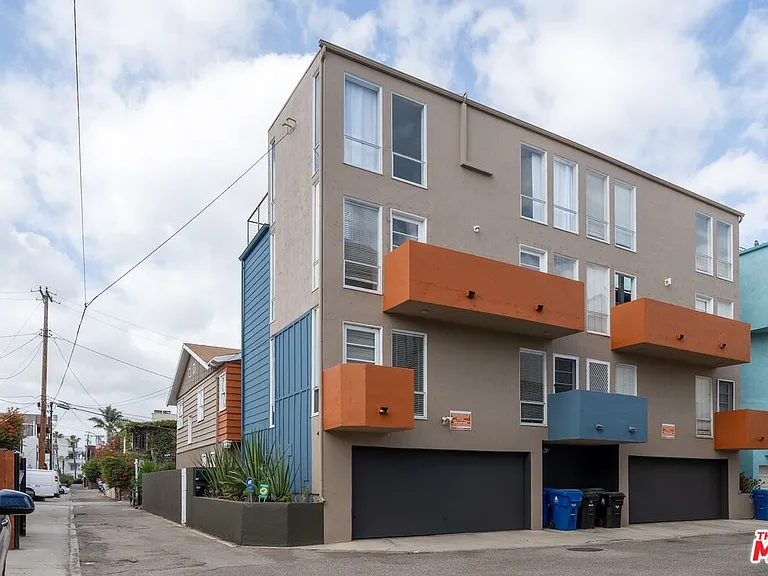 110 E Fleet St — Photo 2