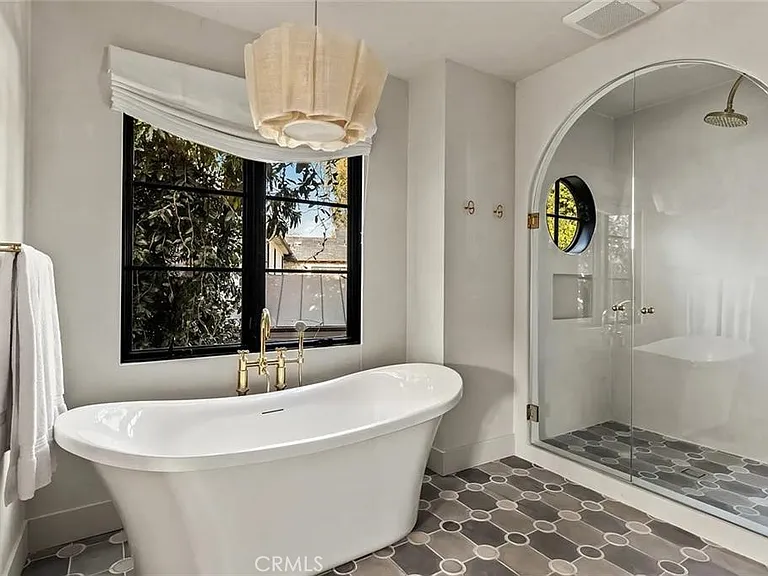 738 San Lorenzo St — Photo 32