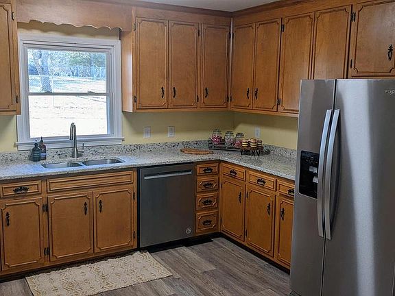5th image of 105 Lee Ln