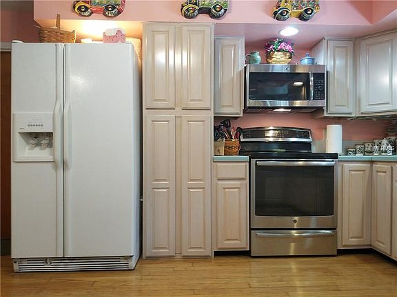 4th image of 7508 Park Dr