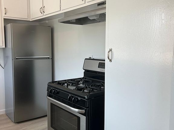 3rd image of 4401 W Verdugo Ave APT U