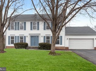 4 Hollyberry Ct, Rockville, MD 20852