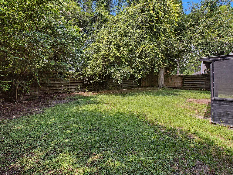 703 Woods Ct — Photo 31