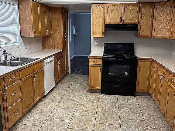 3rd image of 250 E Rockwood Blvd
