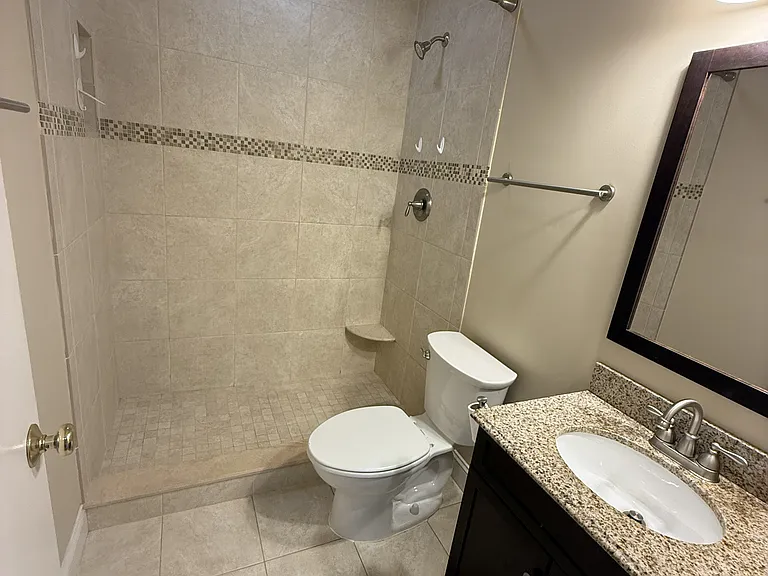 209 Hanover St #4 — Photo 3