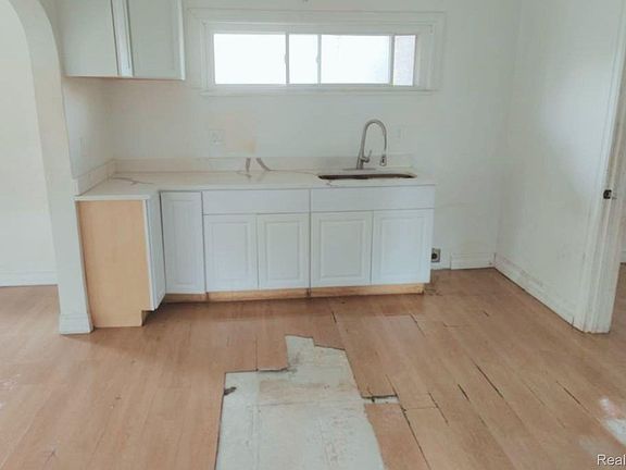 5th image of 1317 E Muir Ave