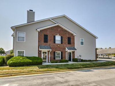 11605 Tomahawk Creek Pkwy APT E, Leawood, KS, 66211