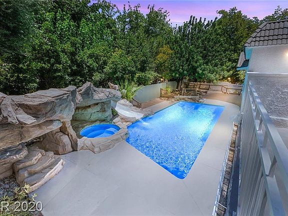 2nd image of 2808 Cowan Cir