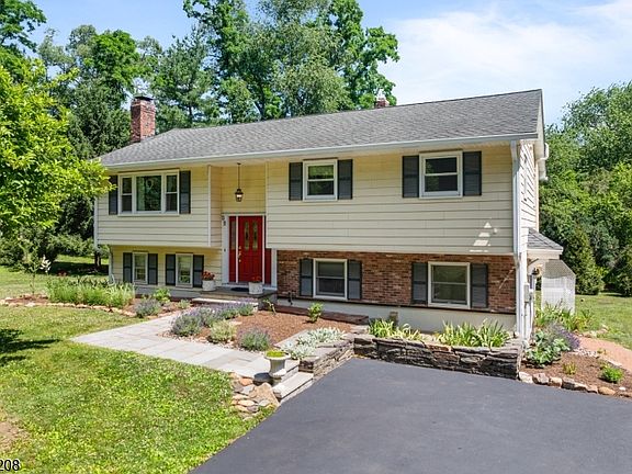 5th image of 29 Oxford Cir