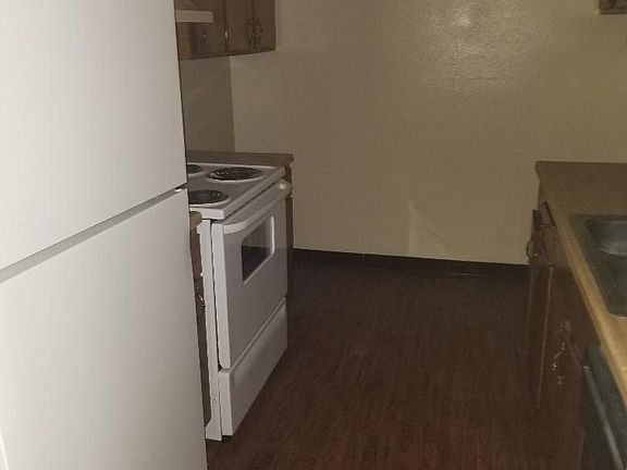 3rd image of 703 Schuller St