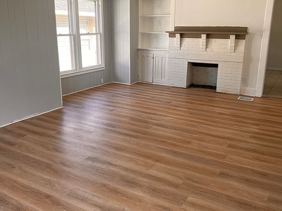 3rd image of 307 E Elm St