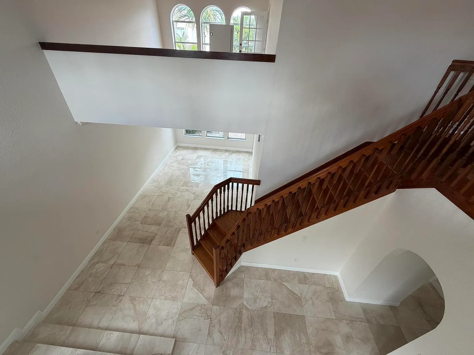 5 bed, 3.0 bath, 3026 sqft, $6,500 — Photo 4