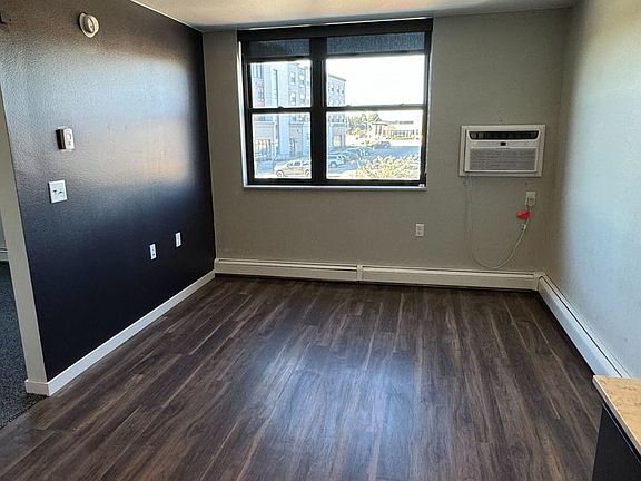 4th image of 208 E Greenfield Ln Unit C-204
