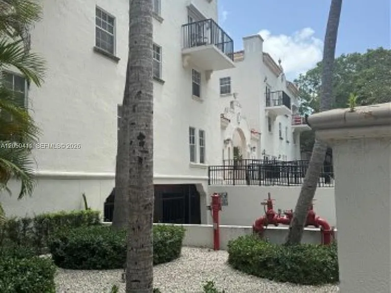 322 Navarre Ave — Photo 6