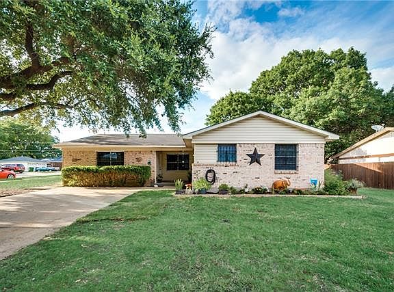 3rd image of 2141 Yorkshire Dr