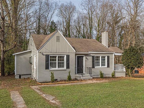 3rd image of 1303 Lockhaven Cir SW