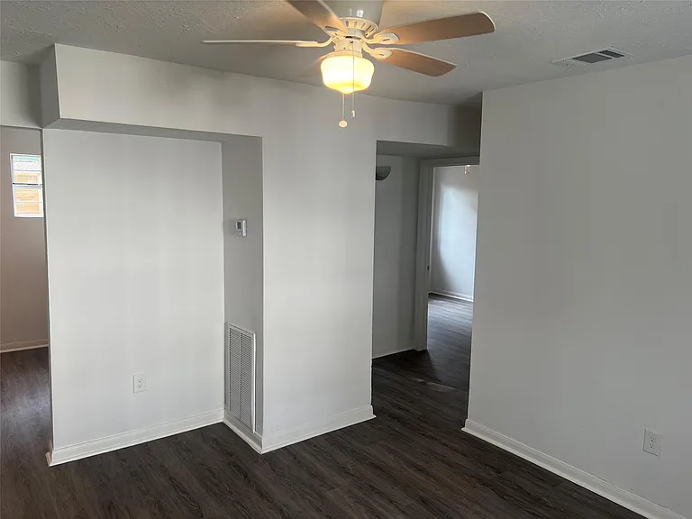 4714 Ward St #10 — Photo 6