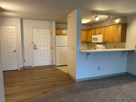 5th image of 100 E Main St