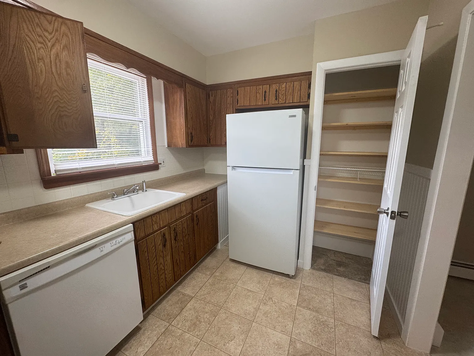 2 bed, 1200 sqft, $2,700 — Photo 2