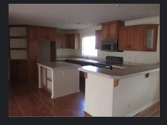 3rd image of 104 Kensington Blvd
