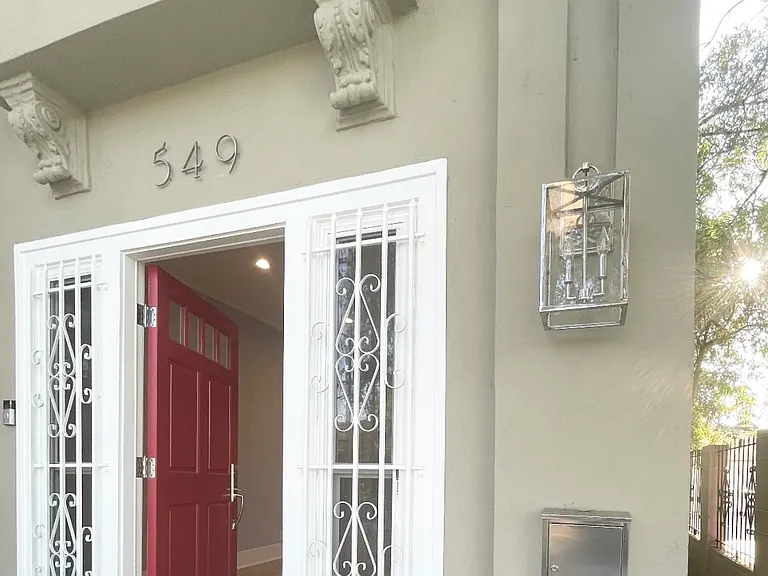 549 N Windsor Blvd — Photo 2
