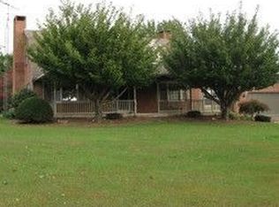 996 Hilltop Dr, Spring Grove, PA 17362