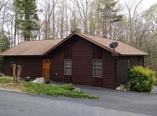 91 E Hilltop Dr, Saluda, NC 28773