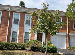 812 Colonnades Dr #812, Northbrook, IL 60062