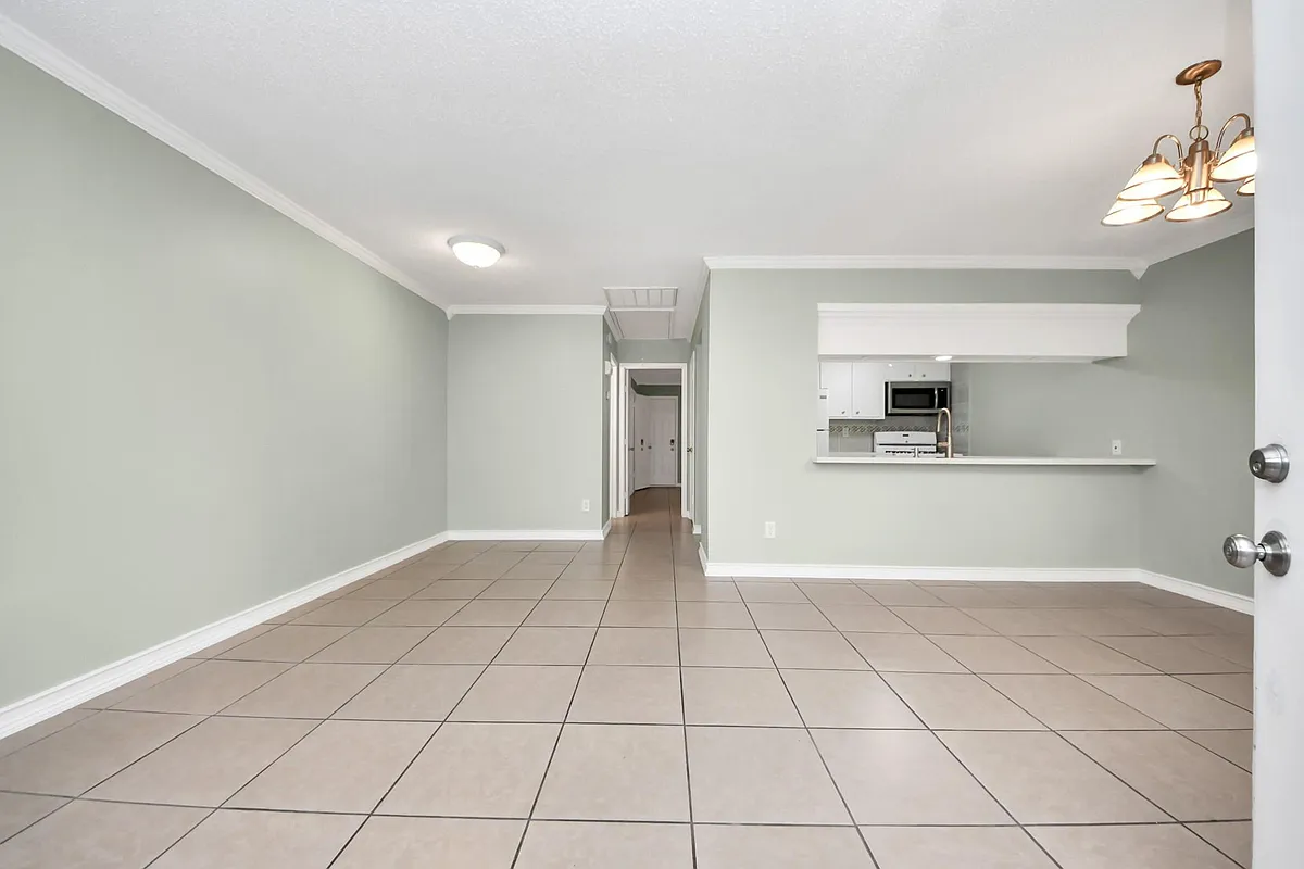 Building Photo - 44 Tri Oaks Ln #44