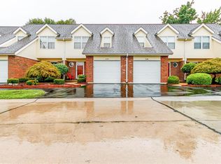 308 Crown Colony Ct, Saint Peters, MO 63376