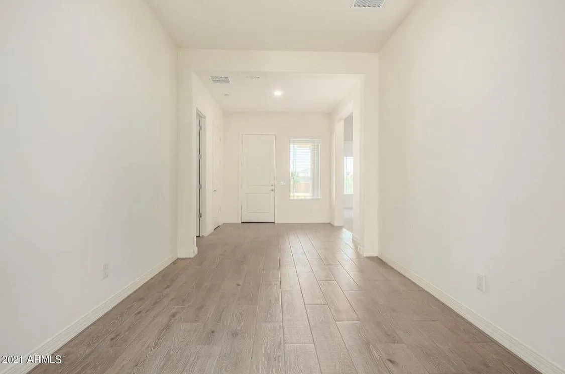 880 W Flamingo Dr — Photo 3