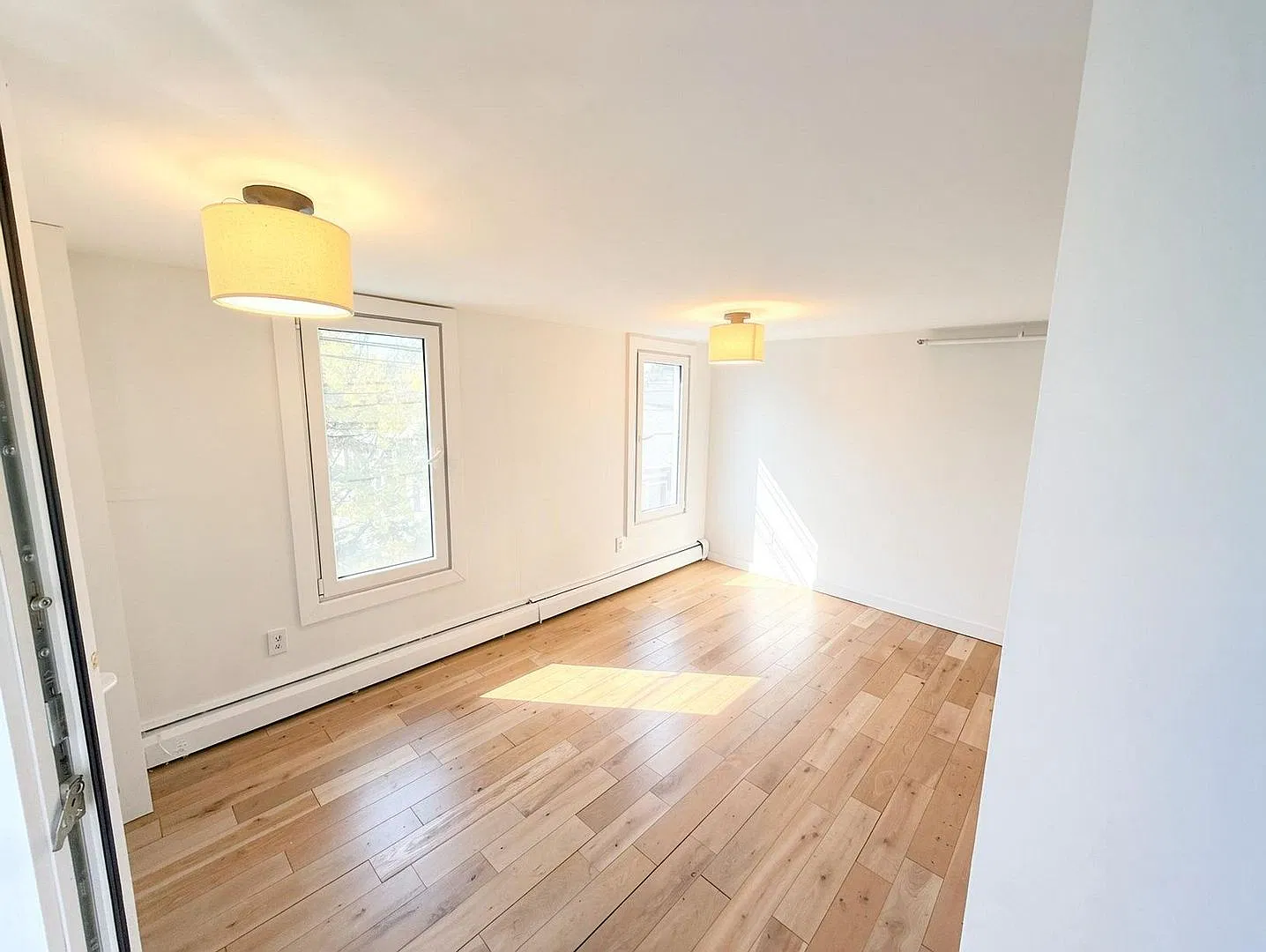 725 Warren Street — Photo 4