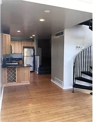 Building Photo - 114 Guilden St #B