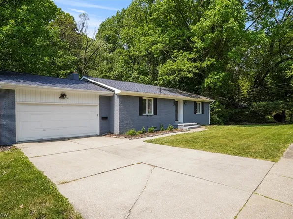 1203 Romayne Dr, Akron, OH 44313